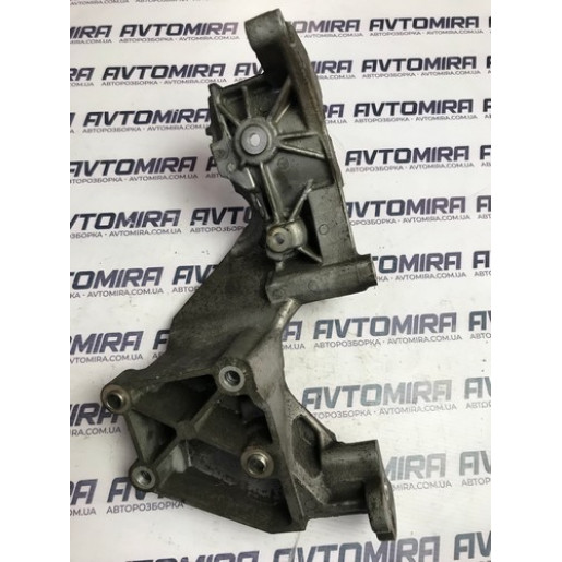 Кронштейн ролика ременя приводу Hyundai Santa FE II 2.2 CRDI 2009-2012 252852F000